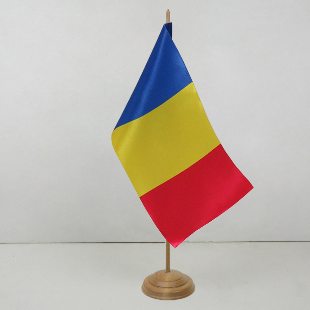 Флажок Республики Чад на деревянной подставке